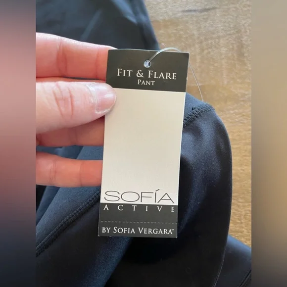 NWT Fit & Flare Active Pants - Picture 3 of 5